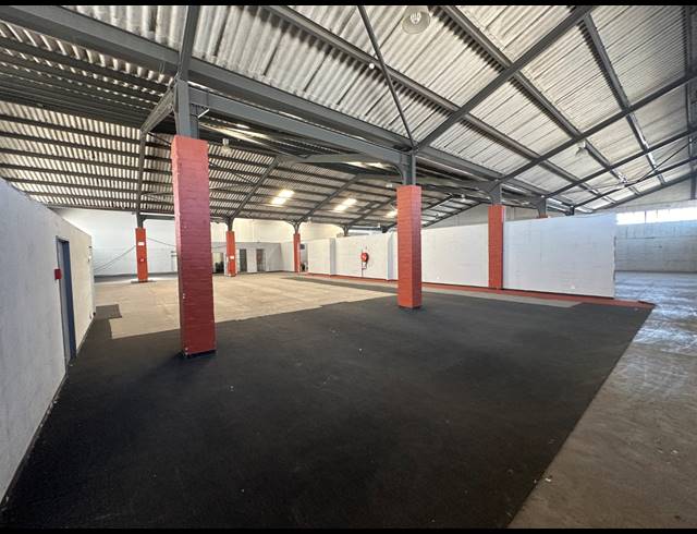 5,007M² WAREHOUSE FOR SALE IN PAARDEN EILAND